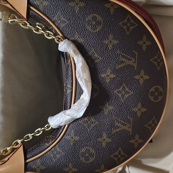BRAND NEW!!! LOUIS VUITTON LV M81098 Monogram Loop MSRP $2,800 - Picture 13 of 17